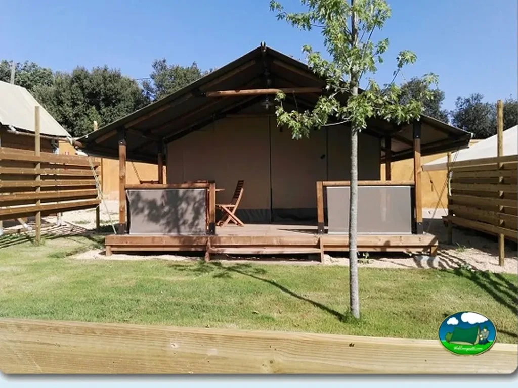Glamping con terraza y vistas al entorno natural del Camping Rural Montori, Ultramort (Girona)
