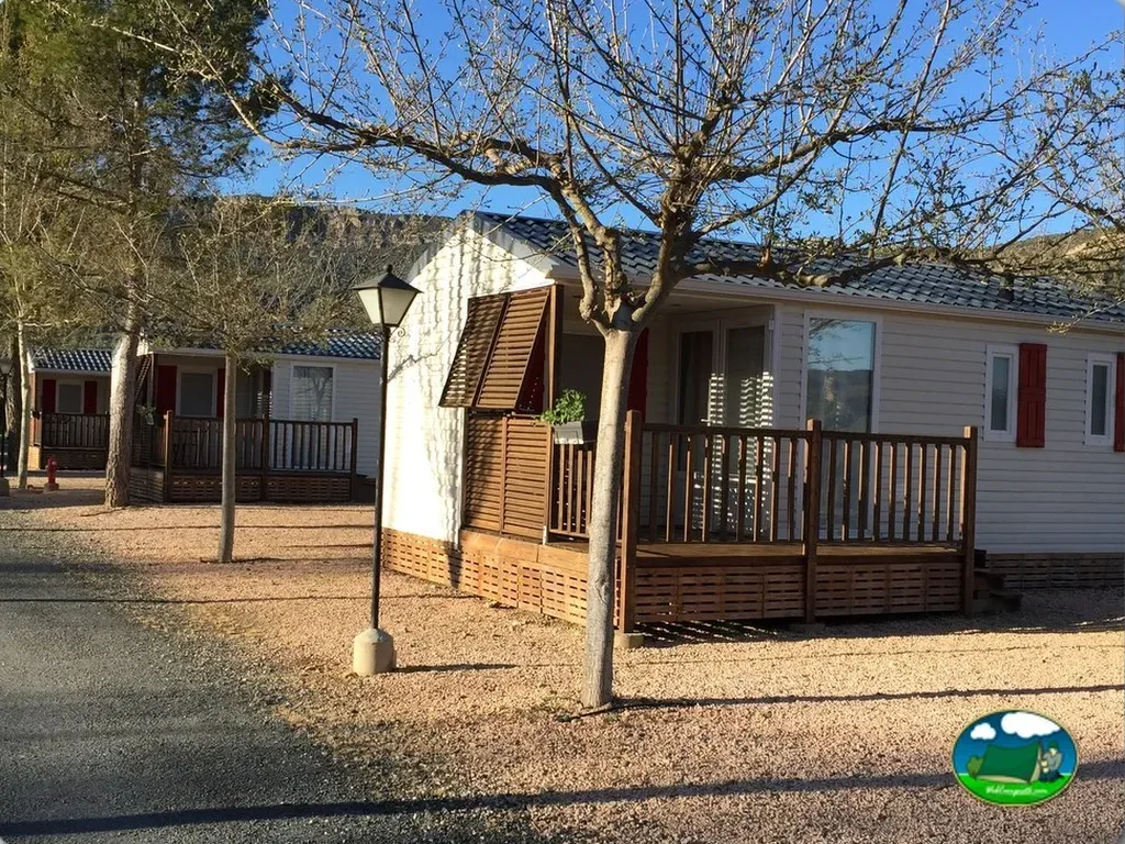Mobil-home con terraza y vistas a la sierra del Camping Las Planas, Baldellou (Huesca)