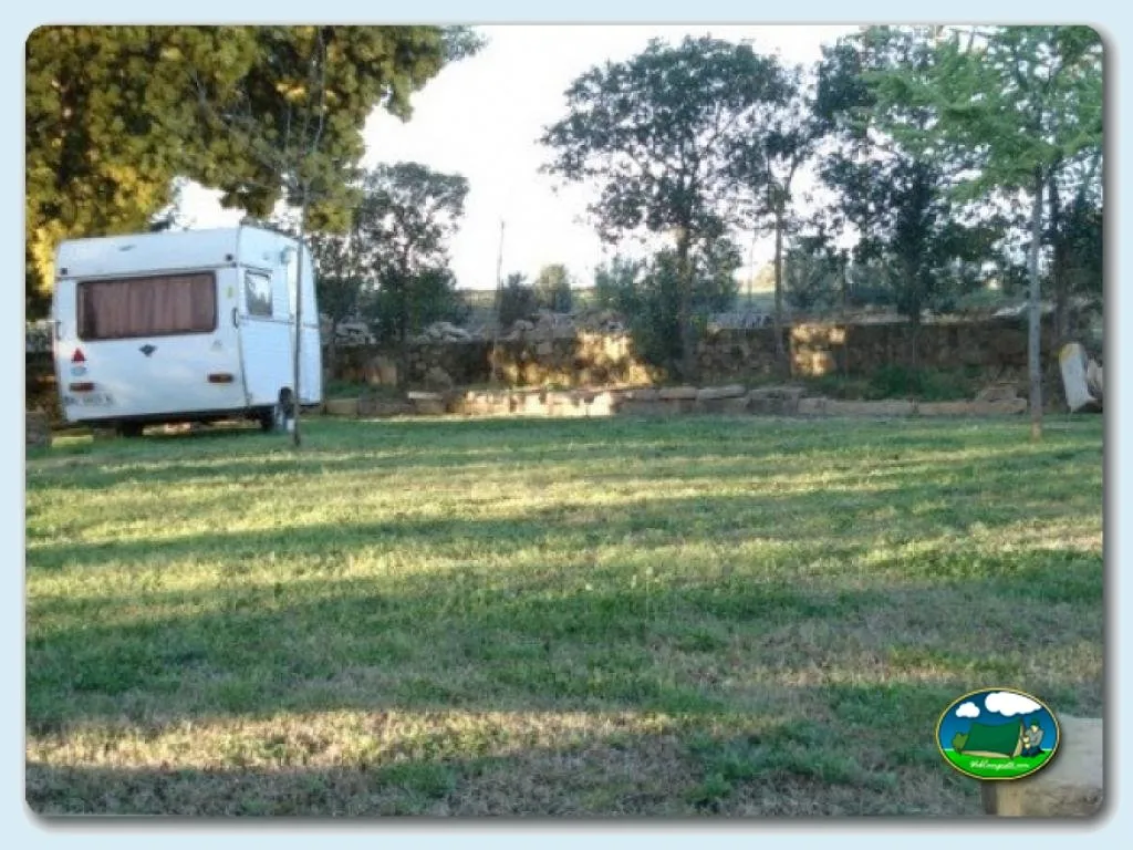 Mobil-home en parcela arbolada del Camping Borbollón, Santibañez el Alto (Cáceres)