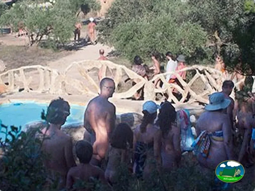 Piscina infantil con parque acuático del Camping Sierra Natura (Naturista), Enguera (Valencia)