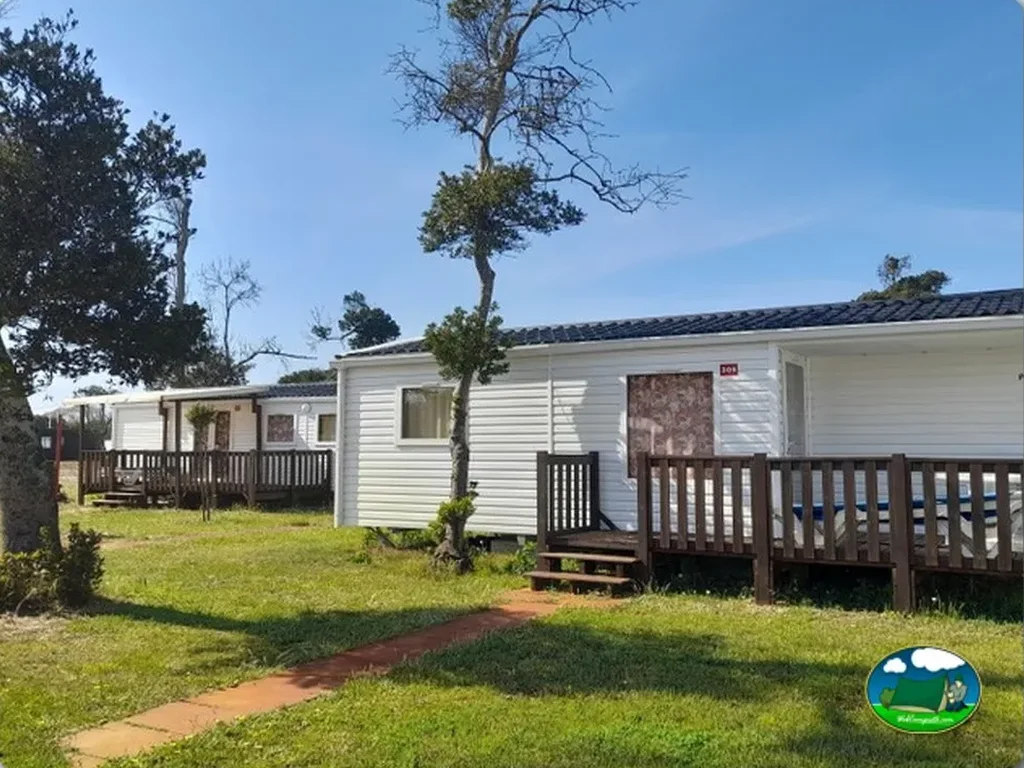 Mobil-home con terraza y parcela del Camping Mira Lodge Park, Praia de Mira (Coimbra)