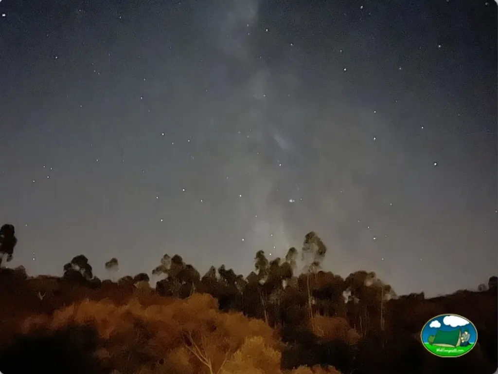 Cielo estrellado con vistas a la sierra del Camping Quinta de Odelouca, São Marcos da Serra (Faro)