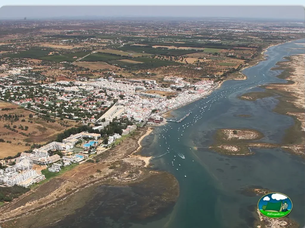 Junto al mar primera línea con vistas a estuario del Camping Parque de Campismo Ria Formosa, Cabanas de Tavira (Faro)
