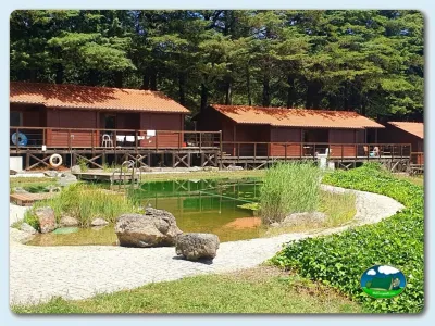 Cabaña junto al lago con vistas al bosque del Camping Parque Biológico de Vinhais, Vinhais (Bragança)