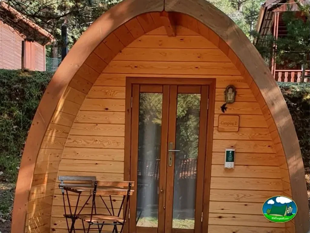 Glamping cabaña de madera con terraza del Camping Parque Biológico de Vinhais, Vinhais (Bragança)