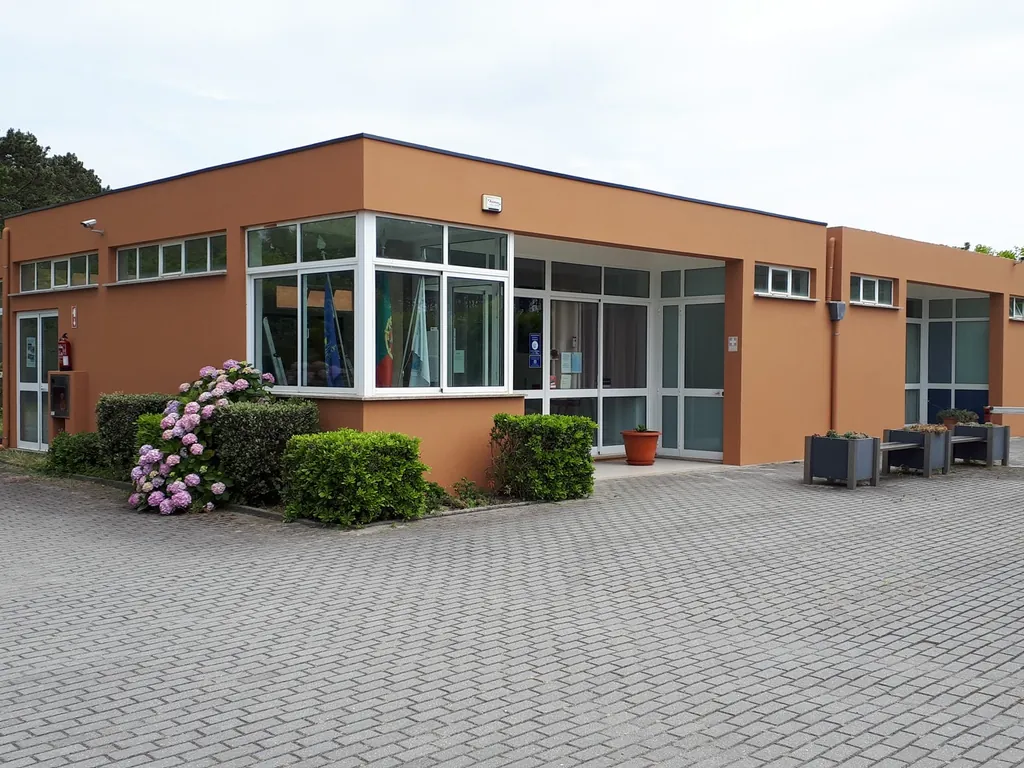 Recepción y servicios del recinto del Camping Belinho, Esposende (Braga)