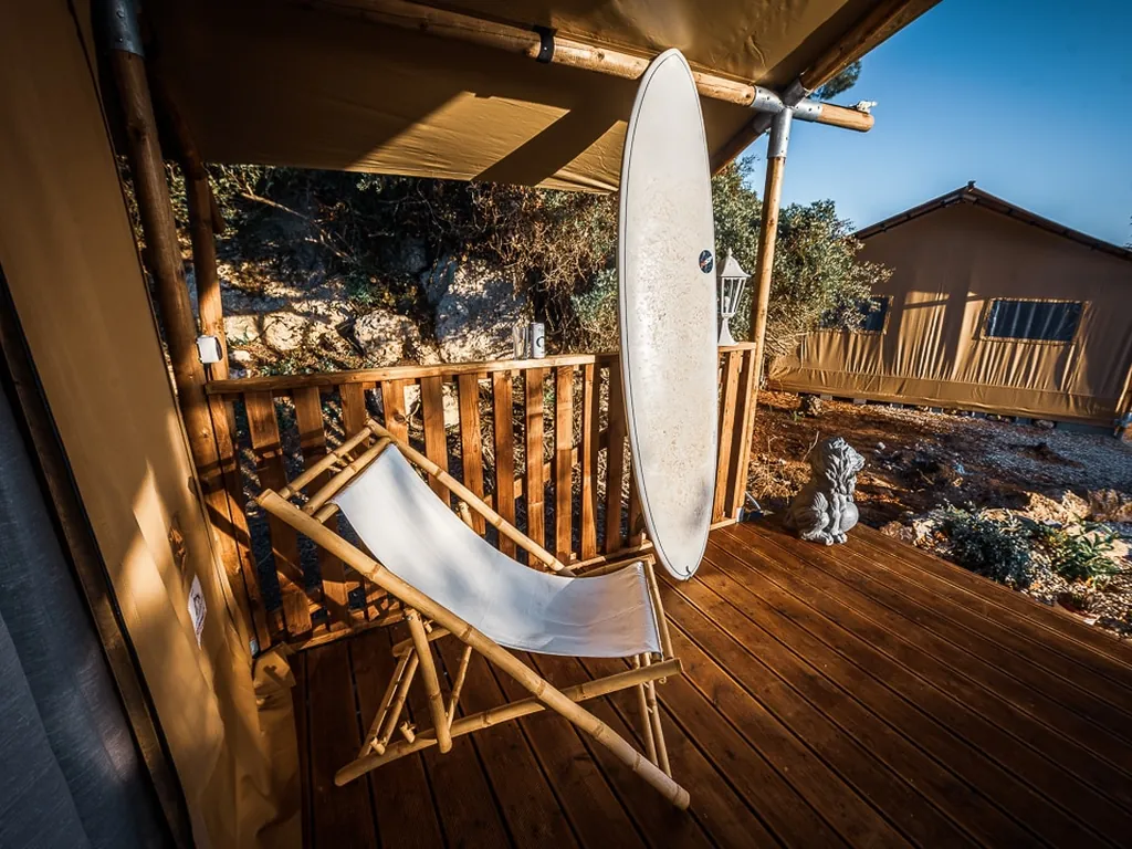Glamping con terraza y vistas al entorno del Camping Oasis Camp, Lagoa (Faro)