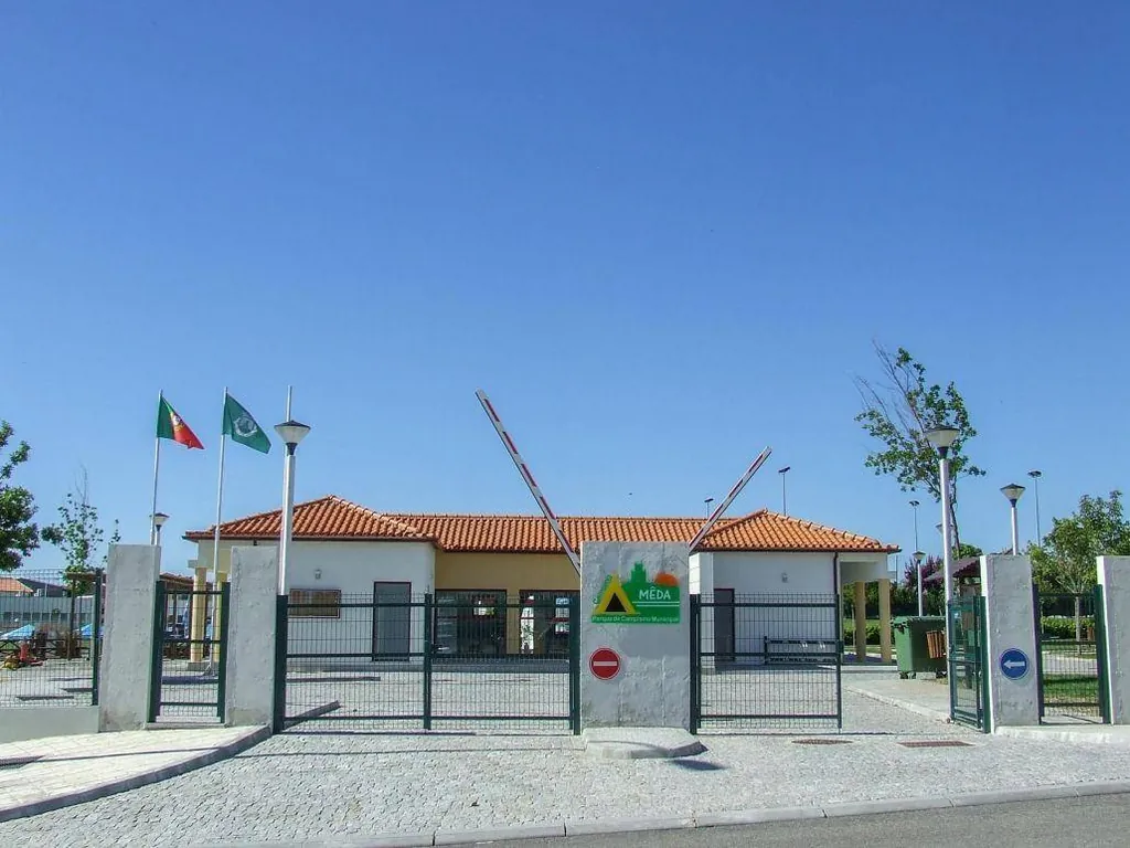 Recepción y entrada principal del Camping Municipal de Mêda, Mêda (Guarda)