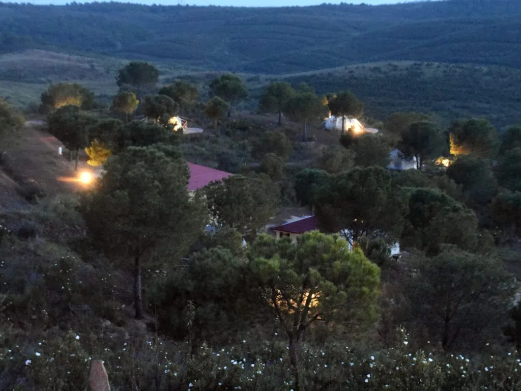 Glamping en montaña al atardecer con vistas panorámicas del Camping Shamwari Hilltop Retreat, Alcoutim (Faro)