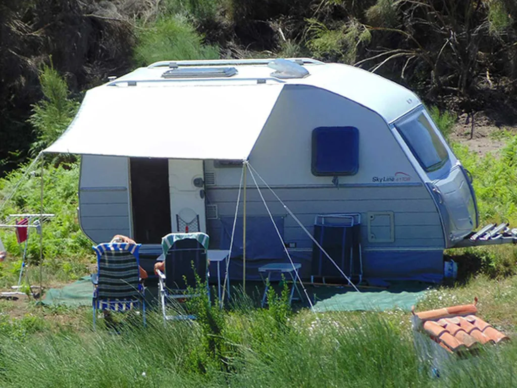 Mobil-home en parcela con toldo del Camping Quinta do Maral - Espaço de Férias Naturista, Marvão (Portalegre)