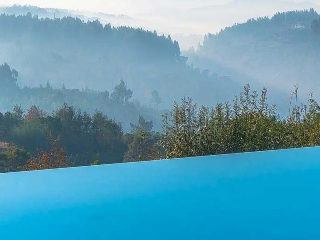 Piscina con vistas a la montaña y sierra del Camping Quinta da Cerca, Tábua (Coimbra)