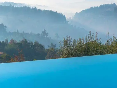 Piscina con vistas a la montaña y sierra del Camping Quinta da Cerca, Tábua (Coimbra)