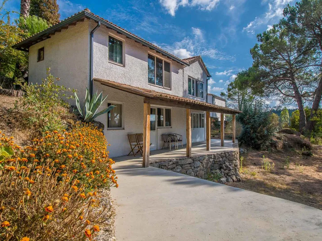 Bungalow con vistas a la montaña y terraza del Camping Quinta da Cerca, Tábua (Coimbra)