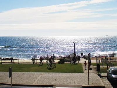Playa junto al mar con parque infantil y zona de ocio del Camping Orbitur Canidelo, Vila Nova de Gaia (Porto)