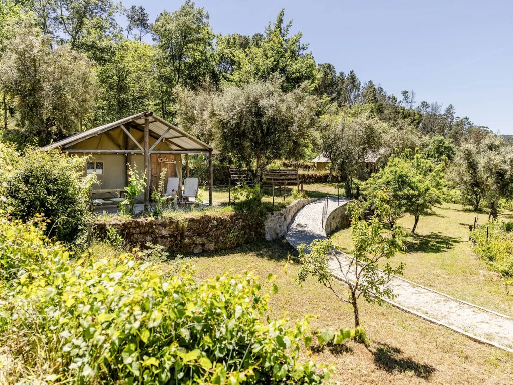 Glamping con vistas a la naturaleza y río del Camping Vale Sereno, Penalva do Castelo (Viseu)