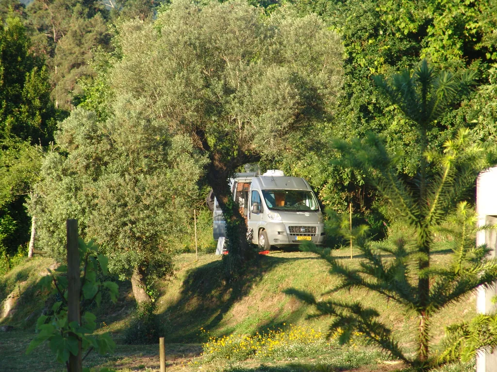 Mobil-home en parcela arbolada del Camping Quinta Santa Marinha, Arcos de Valdevez (Viana Do Castelo)