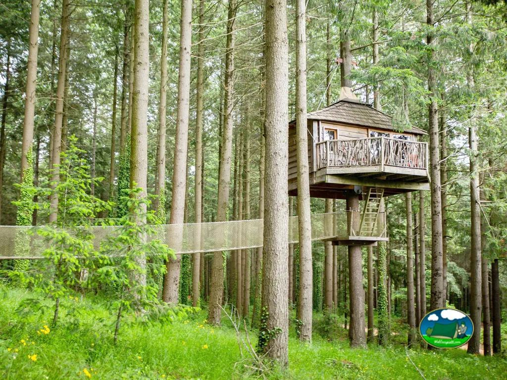 Glamping cabaña en árbol en montaña del Camping Cabanes als Arbres, Sant Hilari Sacalm (Girona)