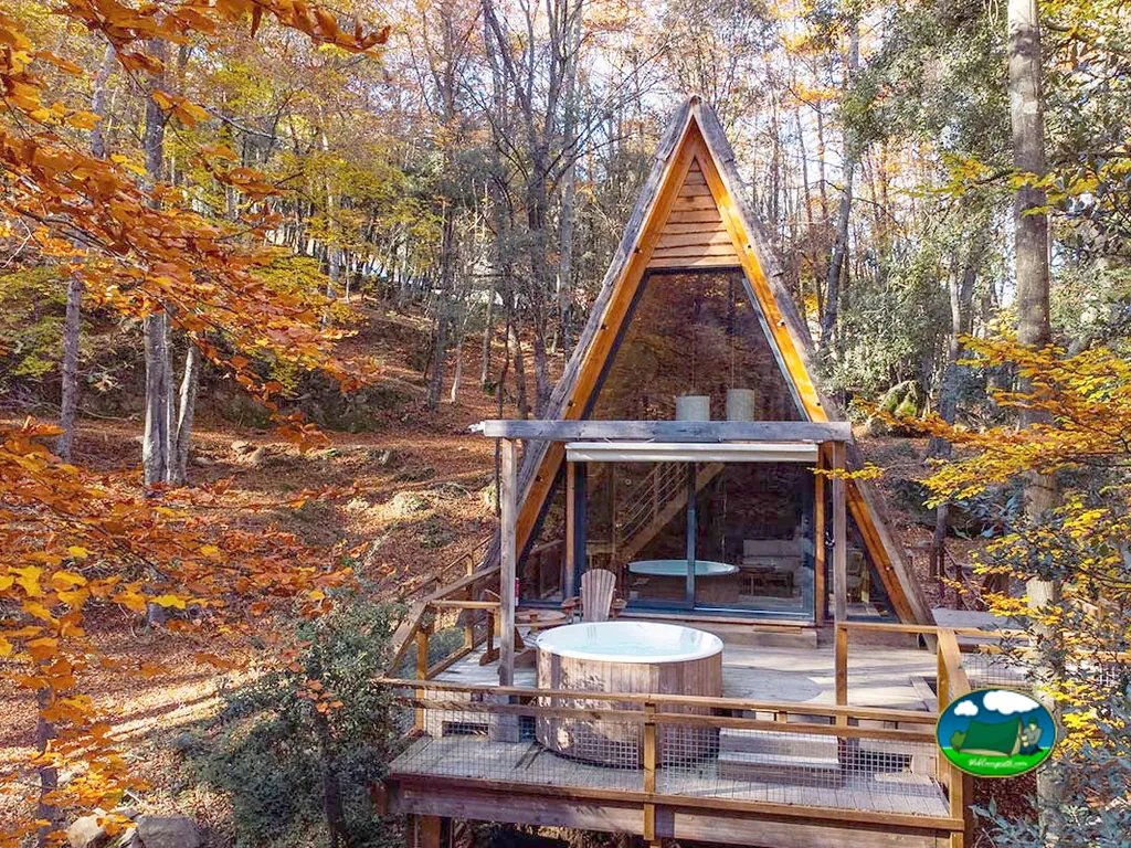 Glamping tipi en montaña con jacuzzi del Camping Cabanyes entre Valls, La Vall de Bianya (Girona)