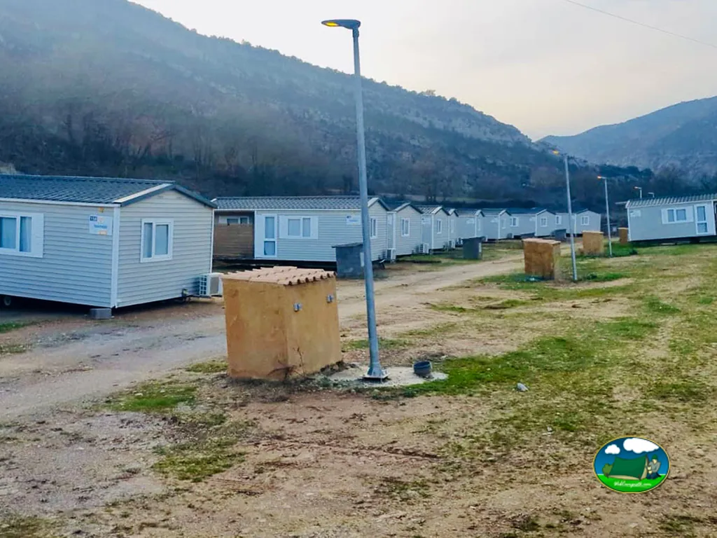 Mobil-homes con vistas a la montaña del Camping d'Alòs, Alòs de Balaguer (Lleida)