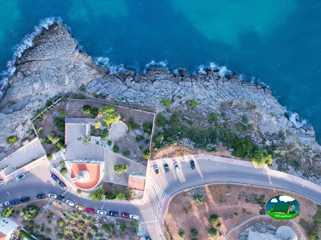 Bungalow junto al mar con acantilados y piscina del Camping Magic Pirates Island Resort, Benidorm (Alicante)