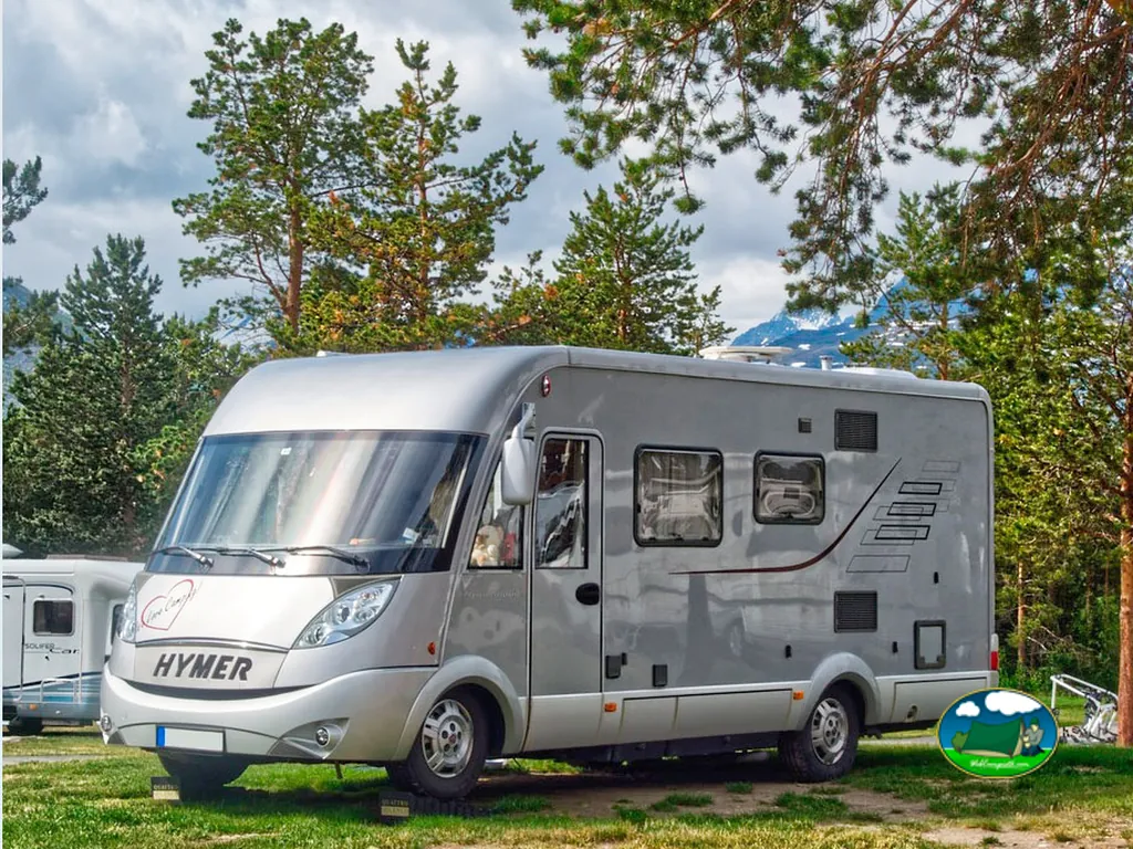 Mobil-home en parcela con vistas a la montaña del Camping Mediterráneo Camper Area, Calp (Alicante)