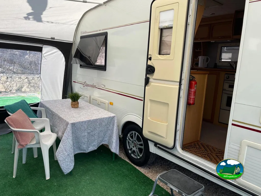 Mobil-home con terraza equipada del Camping Mediterráneo Camper Area, Calp (Alicante)