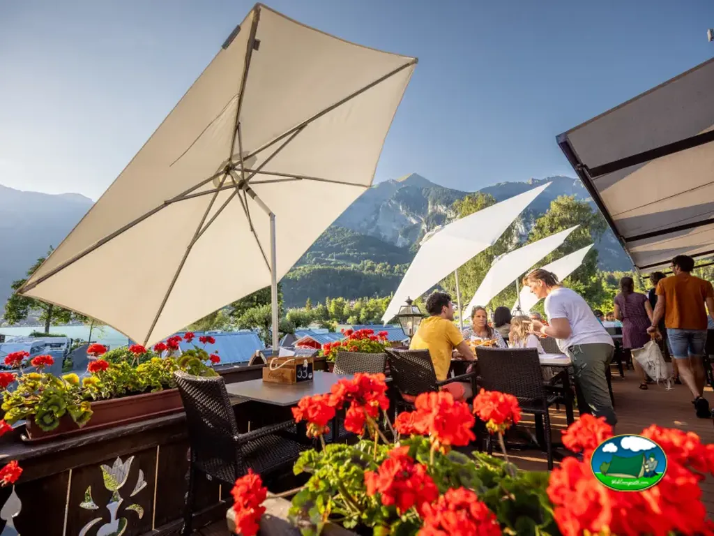 Terraza del restaurante Aareggstube de Camping Aaregg, Brienz