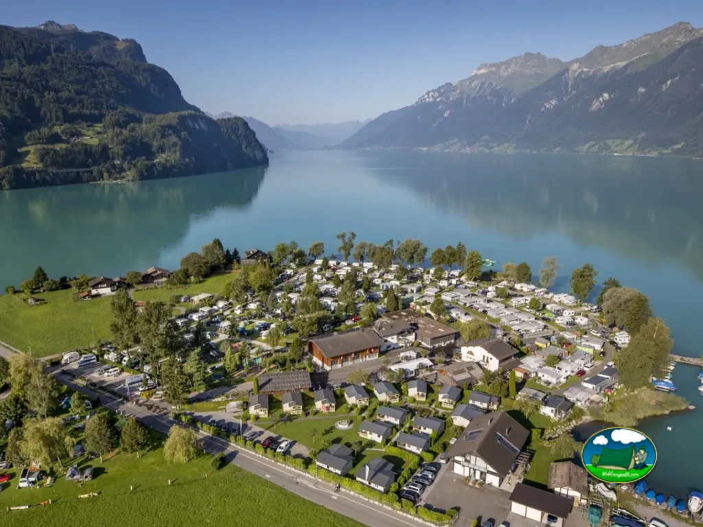 Camping junto al lago con vistas a la montaña del Camping Aaregg, Brienz