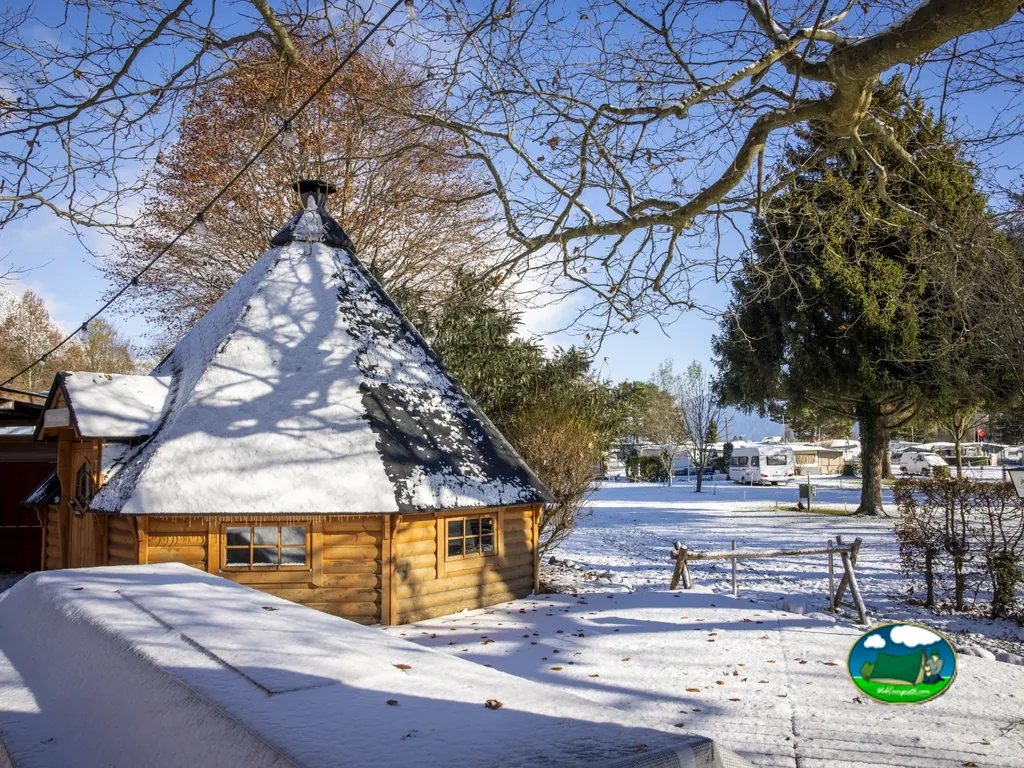 Grillhaus Woodstöckli nevado de Camping Alpenblick, Unterseen