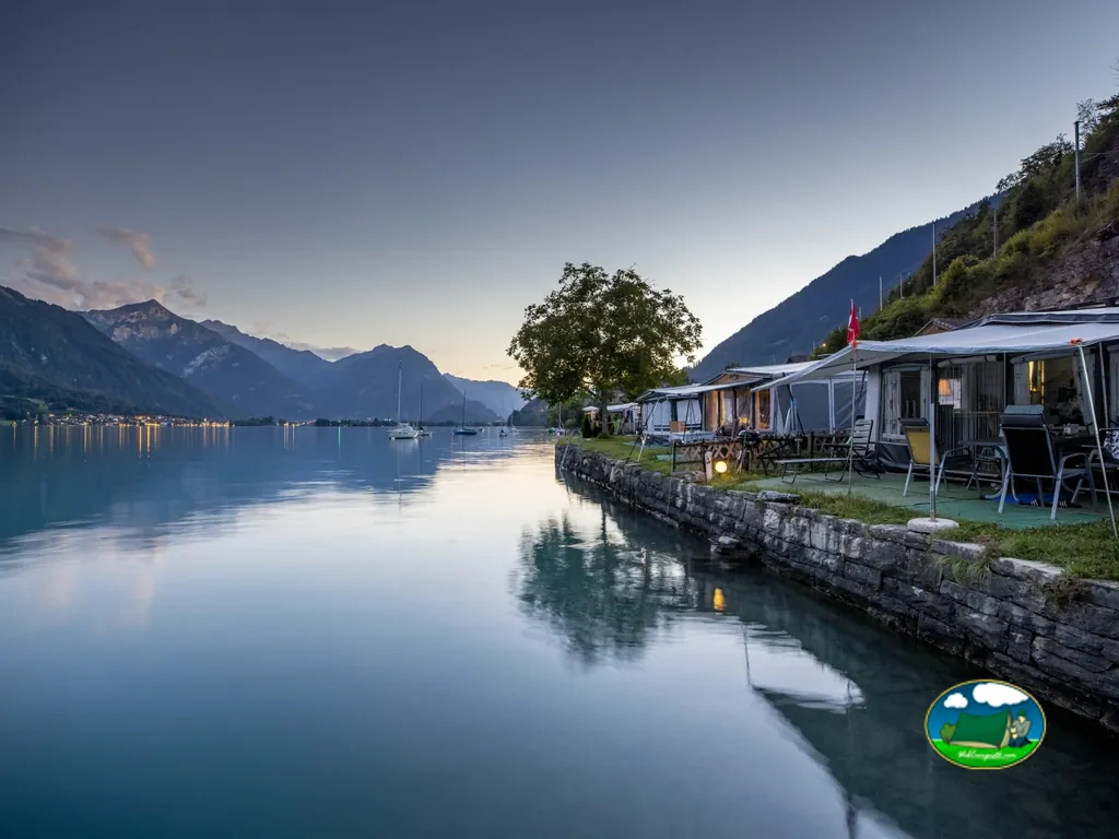 Mobil-home junto al lago con vistas a montaña del Camping Au Lac, Ringgenberg