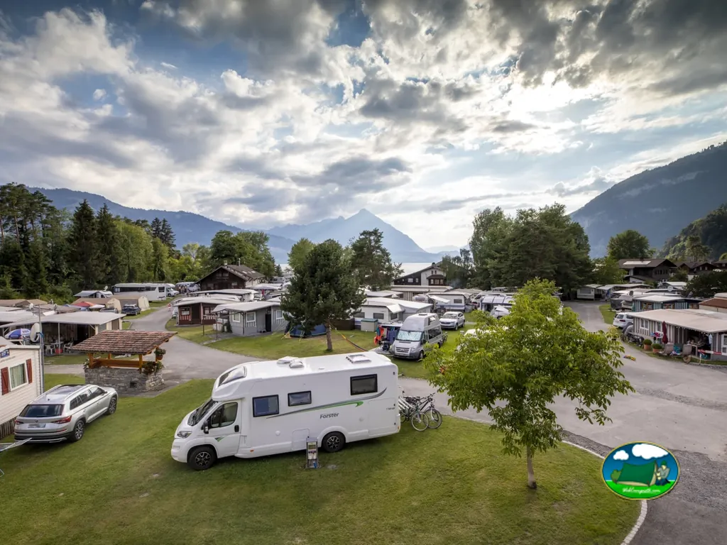 Mobil-home en parcela con vistas a la montaña del Camping MANOR FARM 1, Interlaken