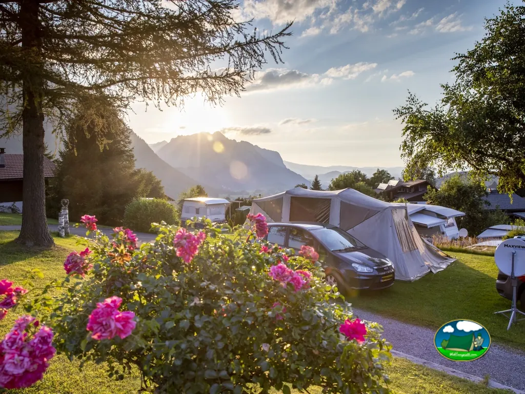Parcela con glamping y vistas a la montaña del Panorama Camping Aeschi, Aeschi