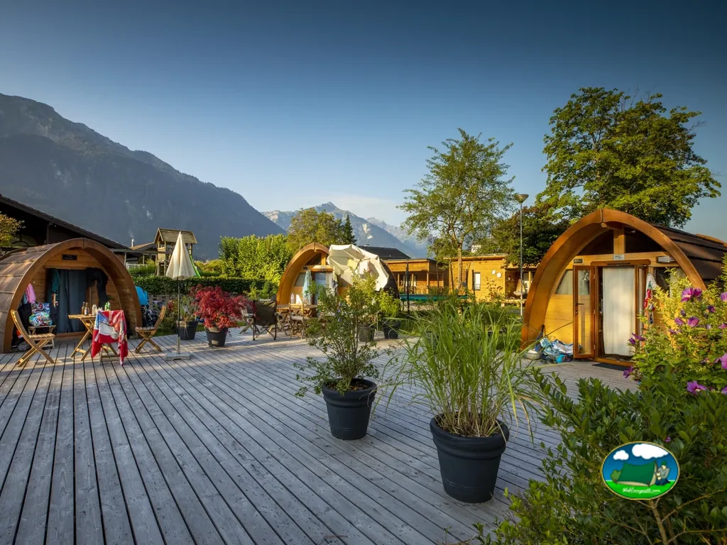Glamping con vistas a la montaña, cabañas de madera del TCS Camping Bönigen - Brienzersee, Bönigen