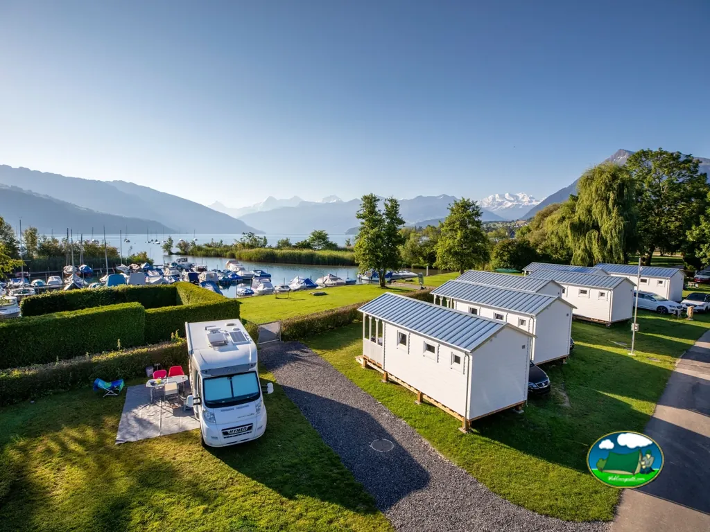 Mobil-home junto al lago con vistas a la montaña del TCS Camping Gwatt - Thunersee, Gwatt