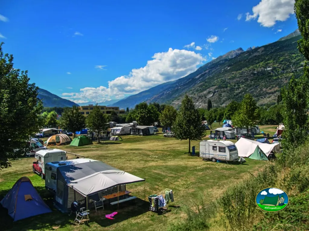 Parcelas con vistas a la montaña, tiendas de acampada y mobil-homes del Camping & Schwimmbad Mühleye, Visp (Valais)