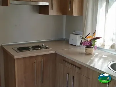 Mobil-home cocina equipada del Camping Parque Tropical, Estepona (Málaga)