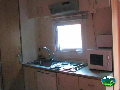 Cocina mobil-home del Camping Parque Tropical, Estepona (Málaga)