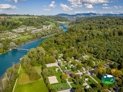 Parcela junto al río con vistas a la montaña del Camping TCS Camping Bern Eymatt, Bern / Hinterkappelen (Berna)