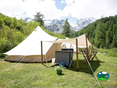 Glamping tipi con vistas a la montaña del Camping Arolla, Arolla (Obwalden)