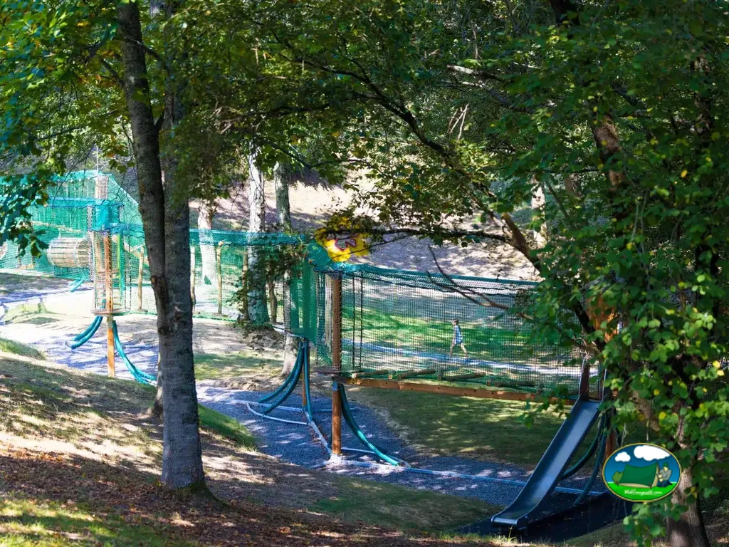 circuito de aventura en el bosque