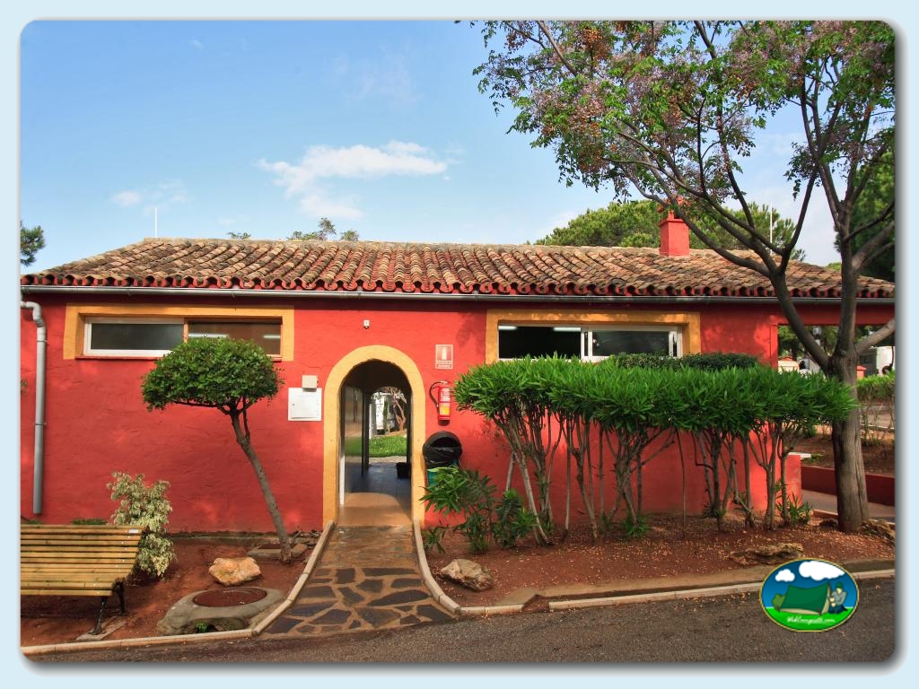 Camping Cabopino foto de Servicios sanitarios y ba&ntilde;o infantil