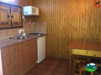 Mobil-home cocina comedor del Camping Cabopino, Marbella (Málaga)