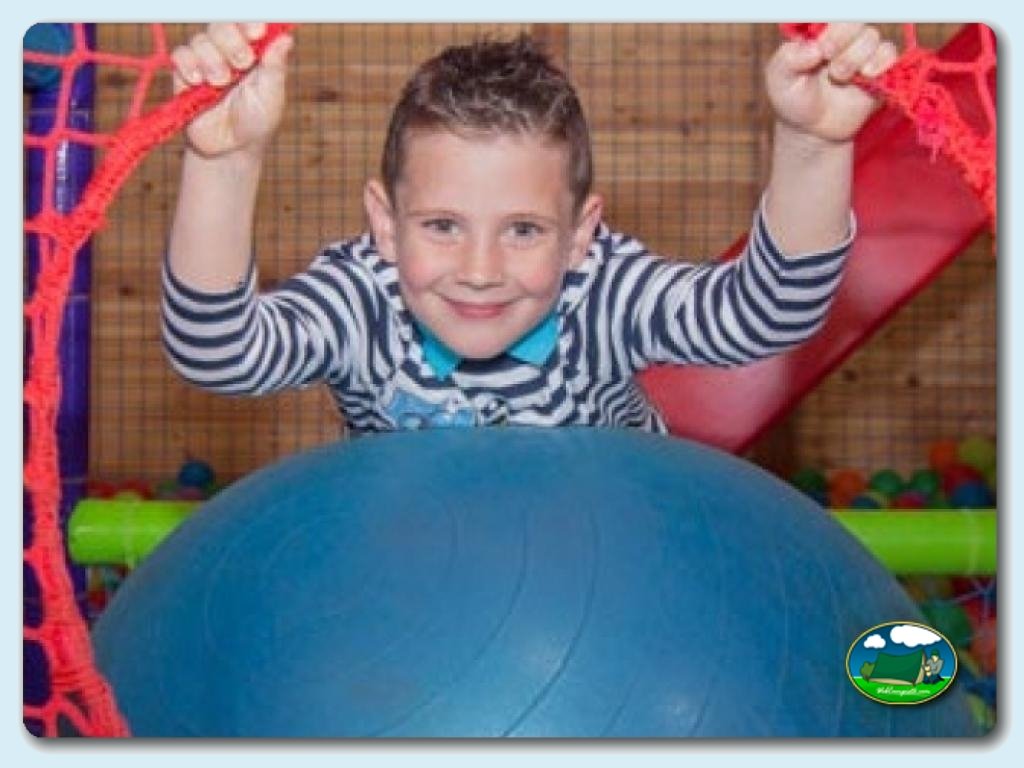 Camping Cabopino foto de Sal&oacute;n Social y Sal&oacute;n Partylandia