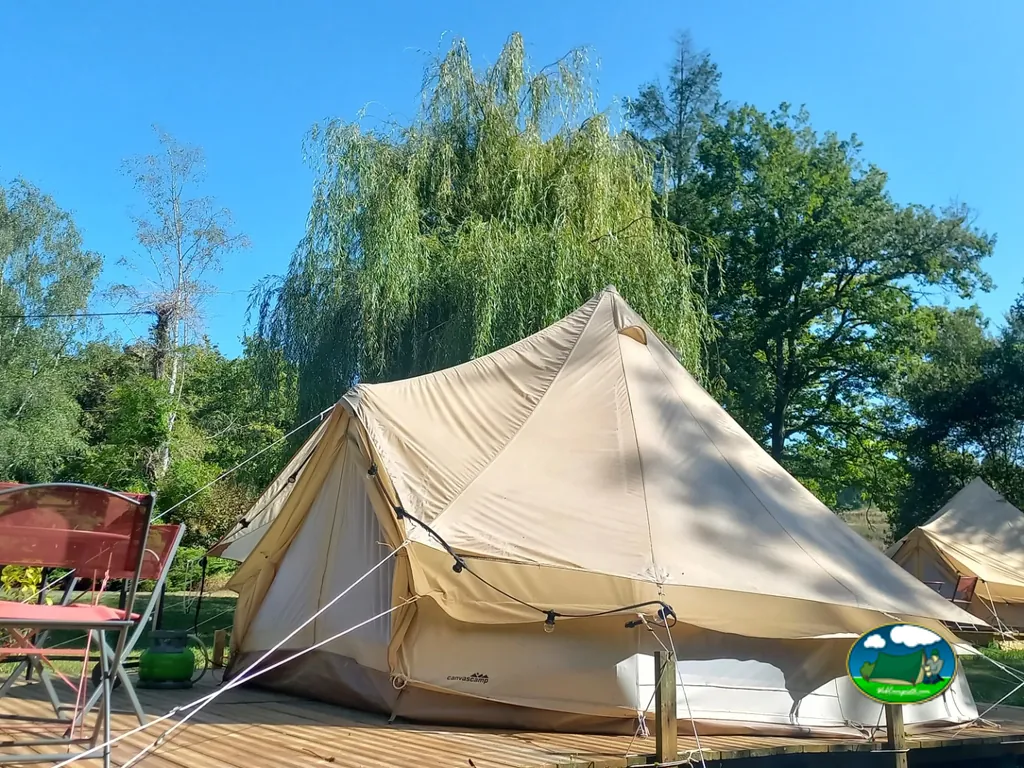 Tienda safari con terraza de Camping Municipal l'Orée du Bois, Arthez-de-Béarn
