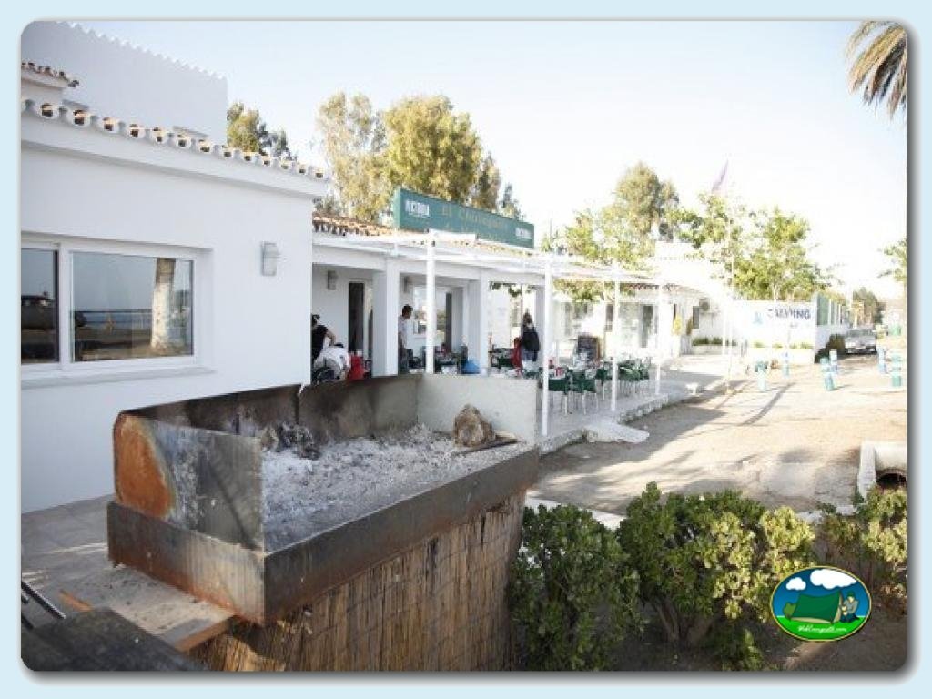Cafeter&iacute;a / terraza en Camping Valle Niza Playa, Málaga, España
