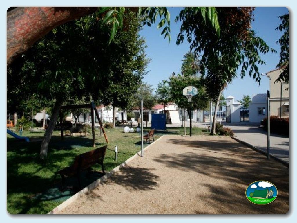 Instalaciones Deportivas en Camping Valle Niza Playa, Málaga, España