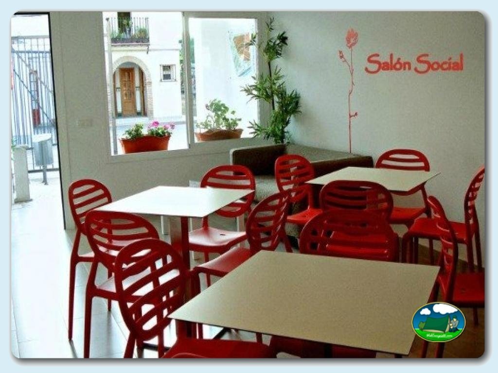 Sal&oacute;n Social con Televisi&oacute;n en Camping Valle Niza Playa, Málaga, España