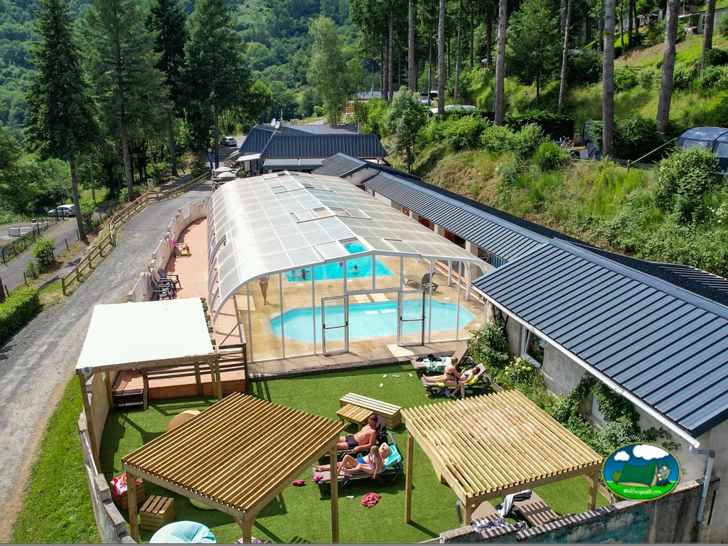 piscina cubierta desde arriba