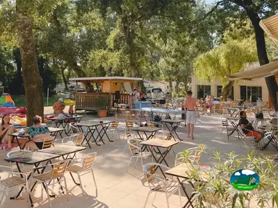 terraza con comensales