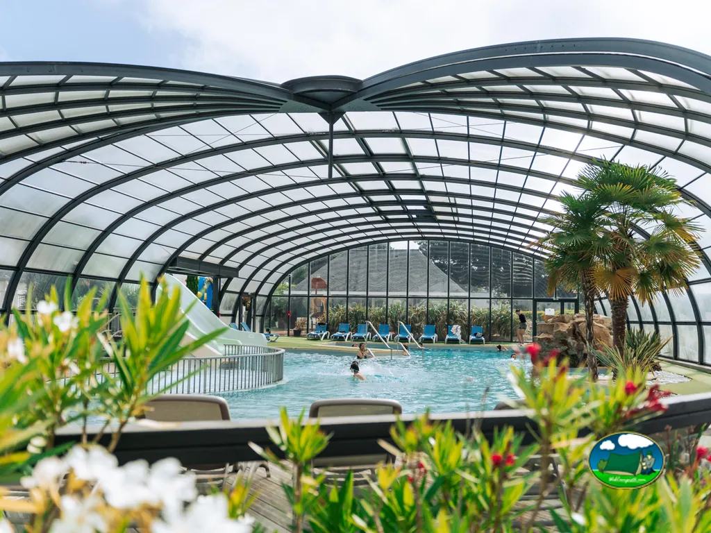 piscina bajo cubierta